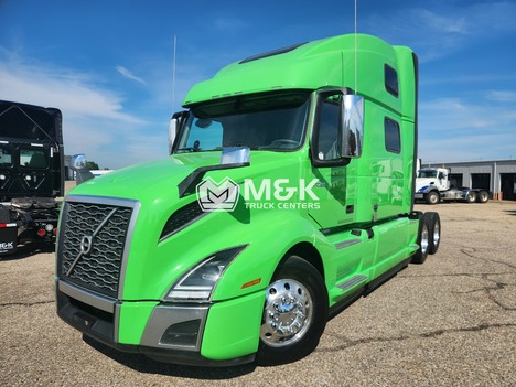 2025 VOLVO VNL64T860 Sleeper #325285