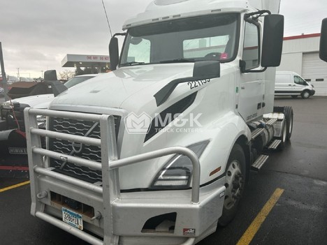 2022 VOLVO VNL64T300 Daycab #325354