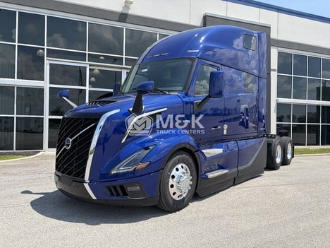 VOLVO VNL64T860 Sleeper #325615 VOLVO VNL64T860 Sleeper #325615