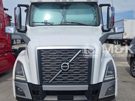 2019 VOLVO VNL64T760 Sleeper #325793