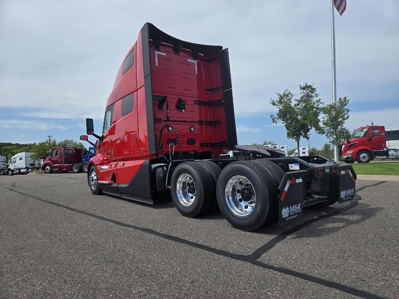 2027 Volvo VNL 860 in Elk River, MN — photo 3