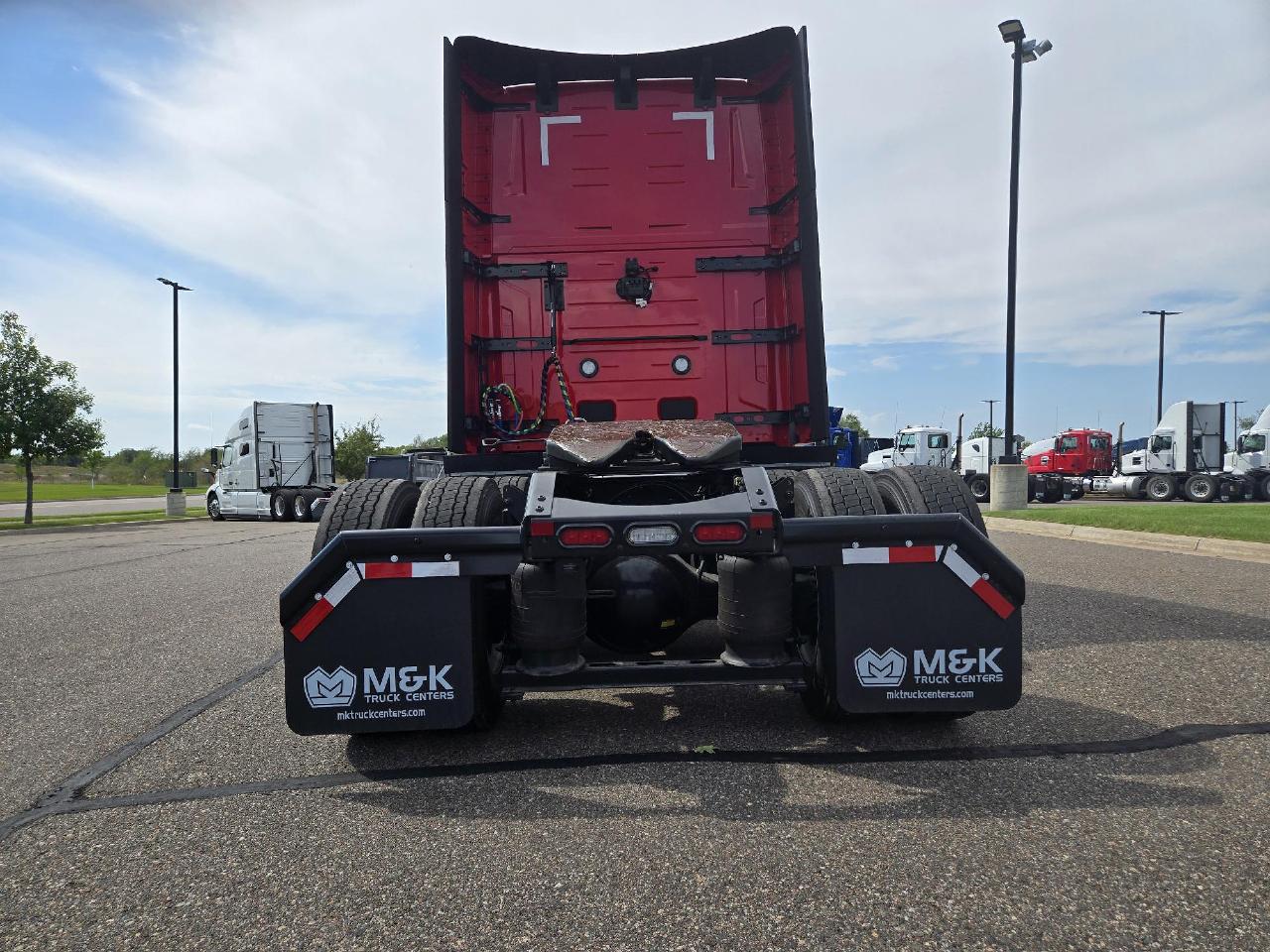 2027 Volvo VNL 860 in Elk River, MN — photo 4