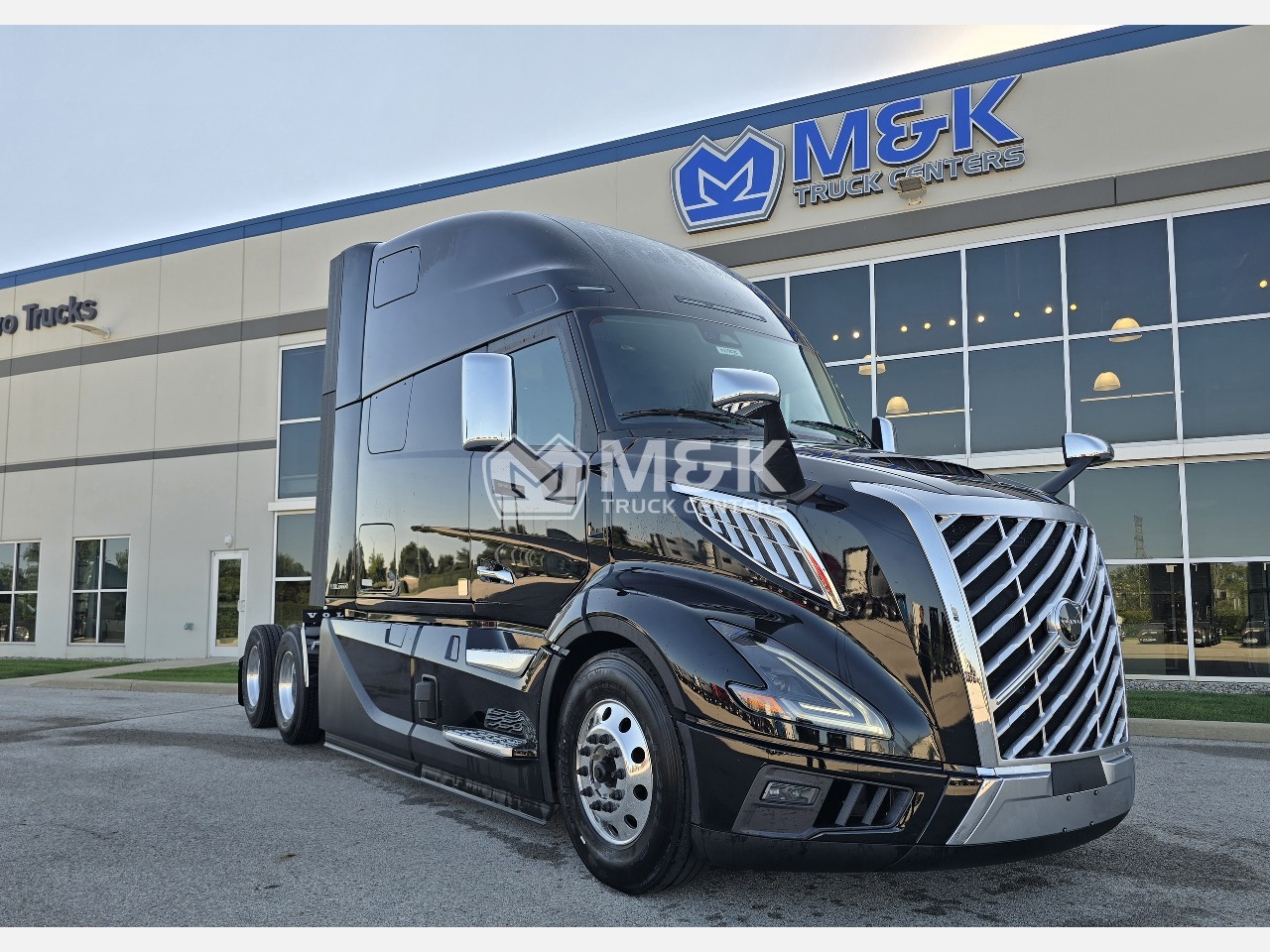 2027 Volvo VNL 860 in Toledo, OH