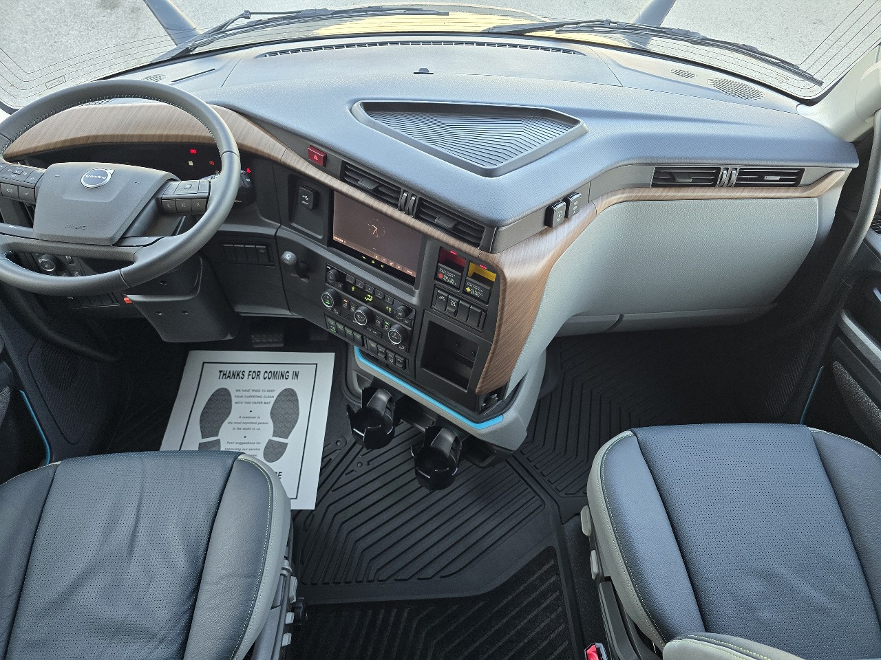 2027 Volvo VNL 860 in Toledo, OH — photo 5