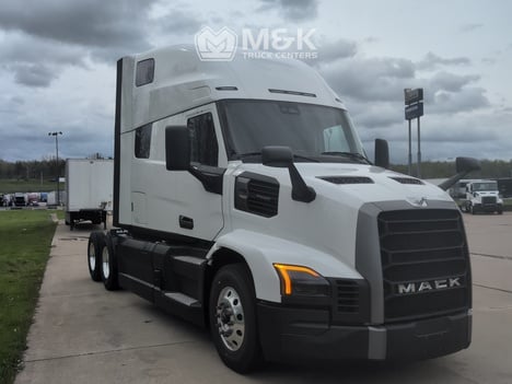 2026 MACK Pioneer Sleeper #326000 2026 MACK Pioneer Sleeper #326000