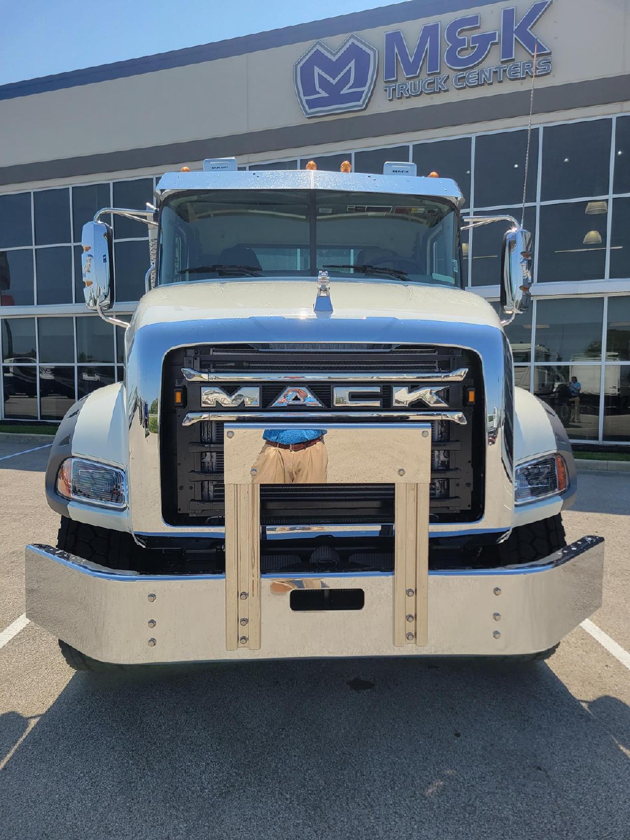 2027 Mack in Pendleton, IN — photo 8