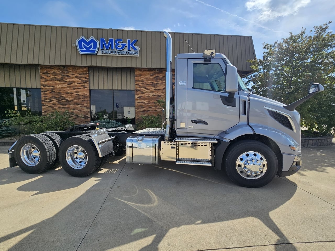 2027 Volvo VNR 640 in Kahoka, MO — photo 4
