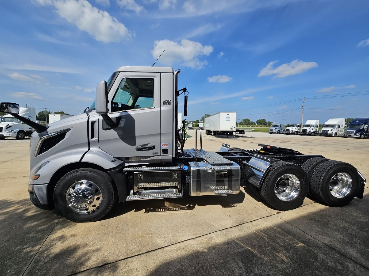 2027 Volvo VNR 640 in Kahoka, MO — photo 5