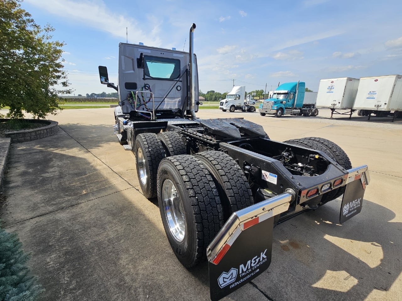 2027 Volvo VNR 640 in Kahoka, MO — photo 7