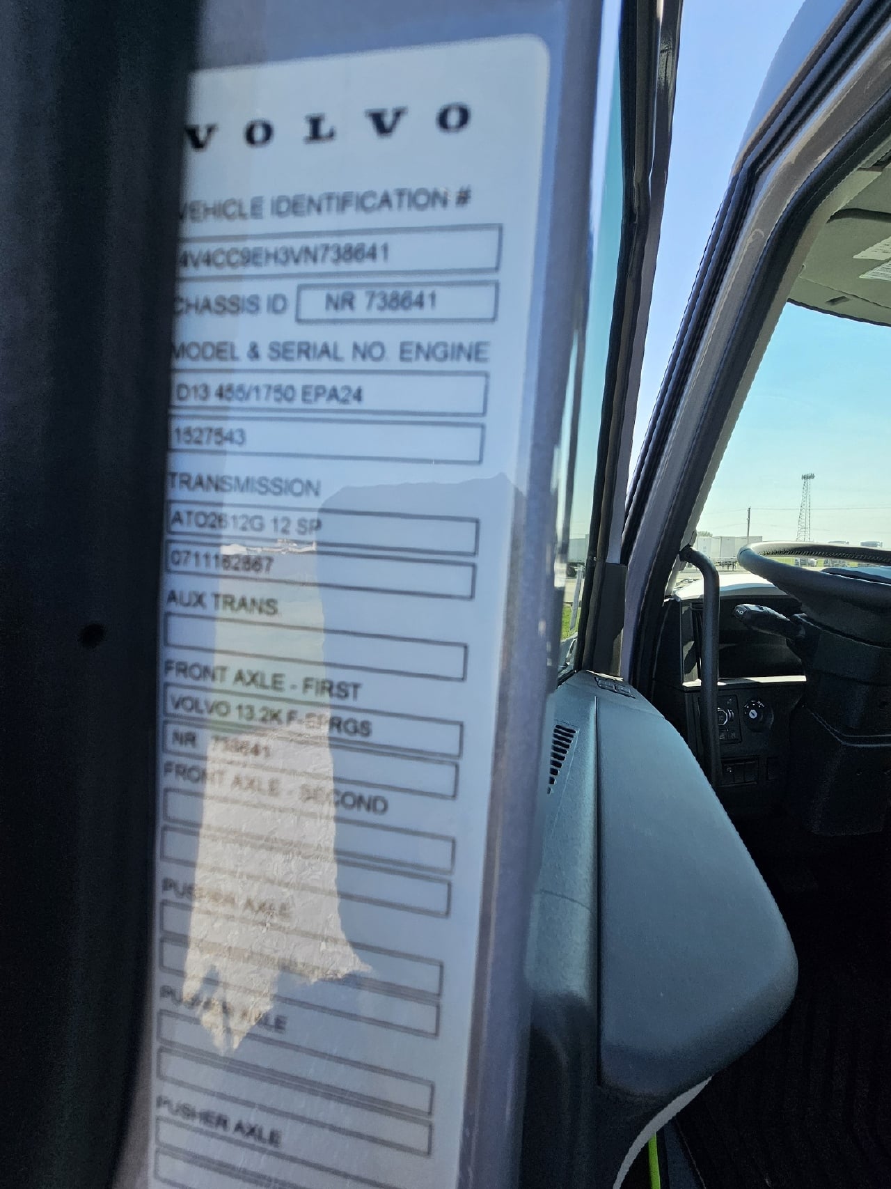 2027 Volvo VNR 640 in Kahoka, MO — photo 8