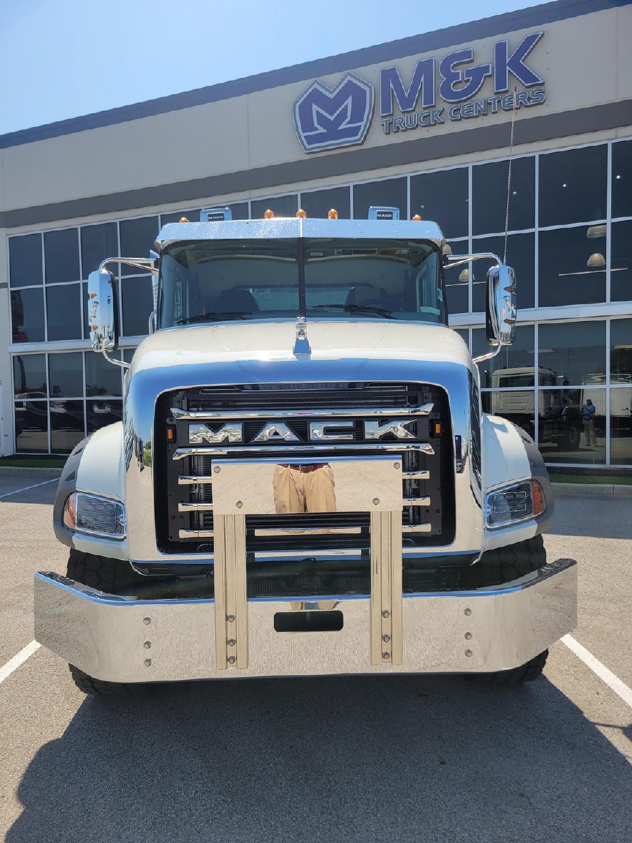 2027 Mack in Pendleton, IN — photo 8