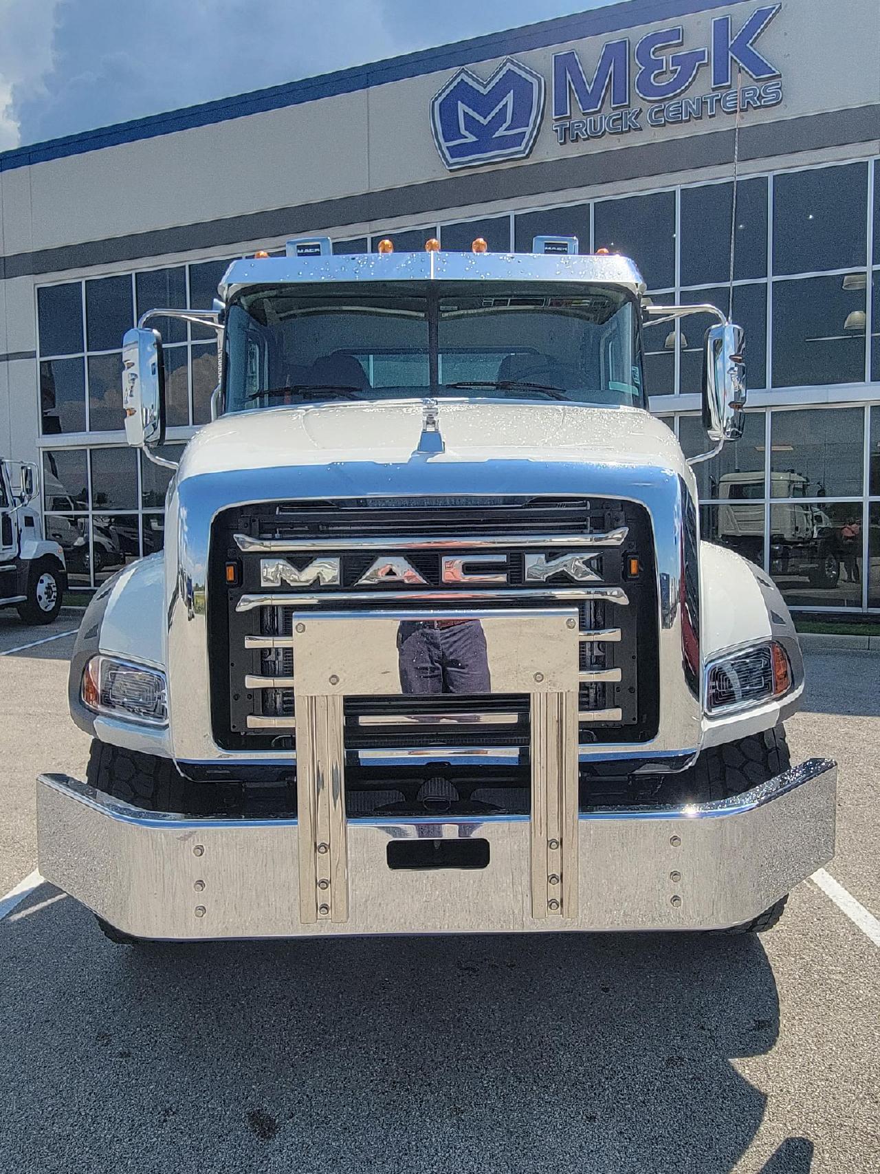 2027 Mack in Pendleton, IN — photo 8