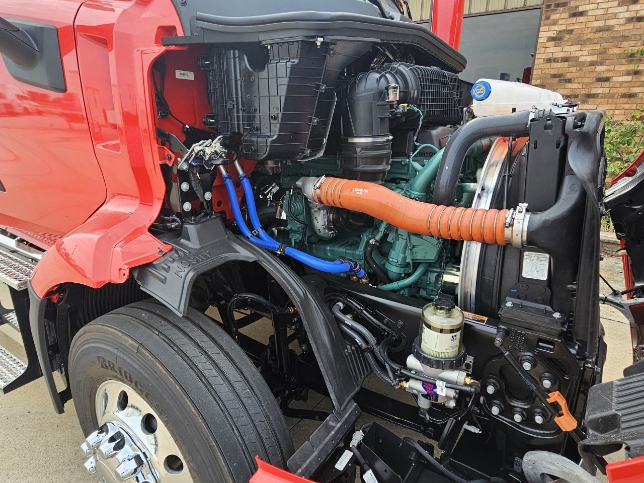 2027 Volvo VNR 640 in Kahoka, MO — photo 8
