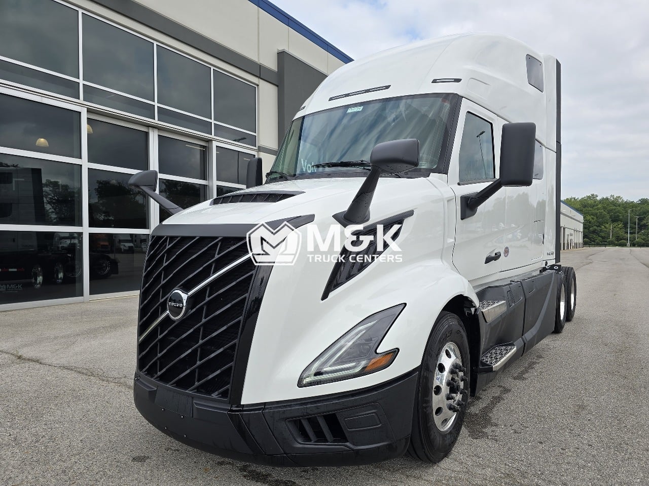 2027 Volvo VNL 860 in Dunmore, PA