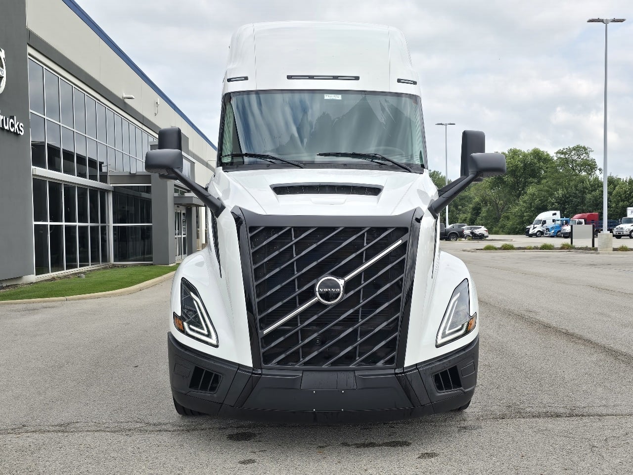 2027 Volvo VNL 860 in Dunmore, PA — photo 2