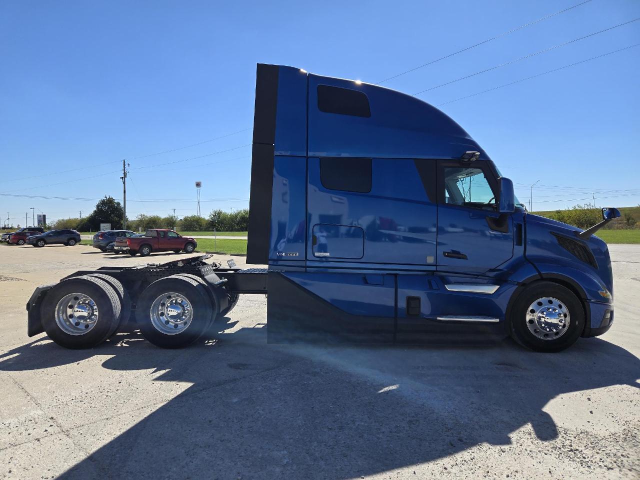 2027 Volvo VNL 860 in Indianapolis, IN — photo 4