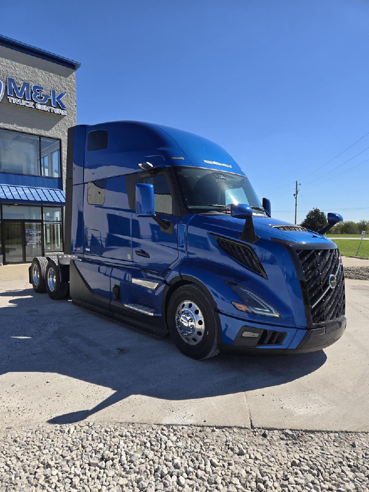 2027 Volvo VNL 860 in Indianapolis, IN — photo 5