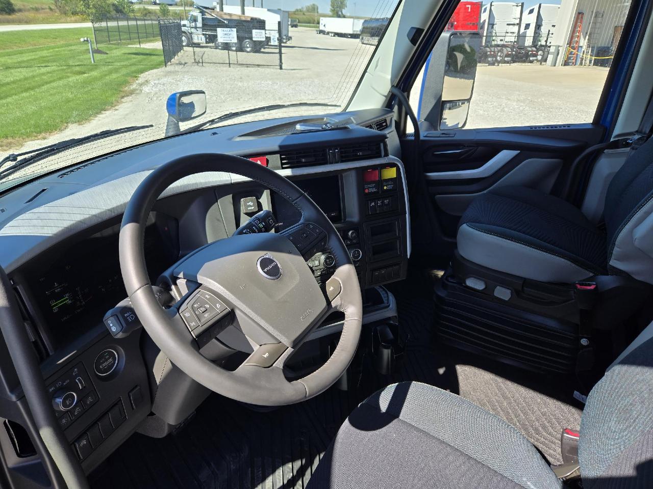 2027 Volvo VNL 860 in Indianapolis, IN — photo 7