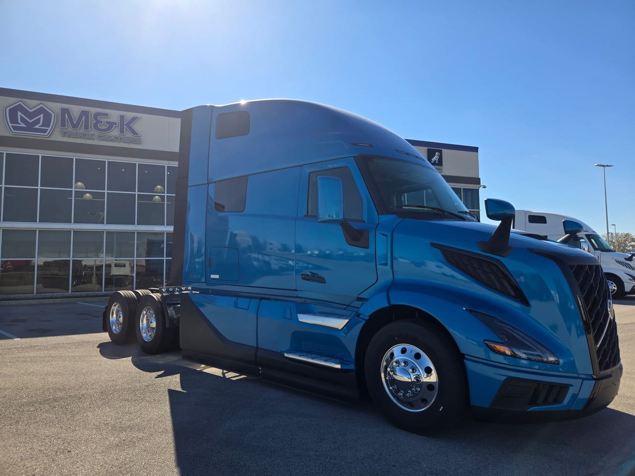 2027 Volvo VNL 860 in Pendleton, IN — photo 3