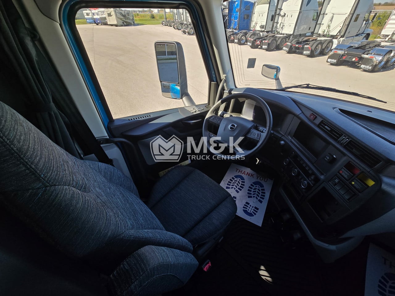 2027 Volvo VNL 860 in Pendleton, IN — photo 5