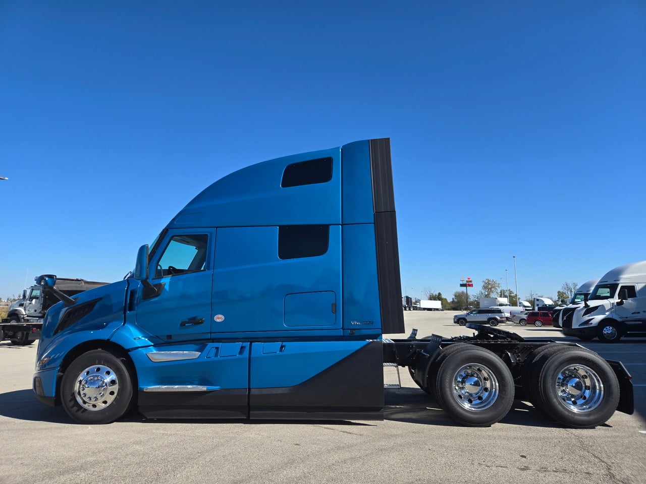 2027 Volvo VNL 860 in Pendleton, IN — photo 7