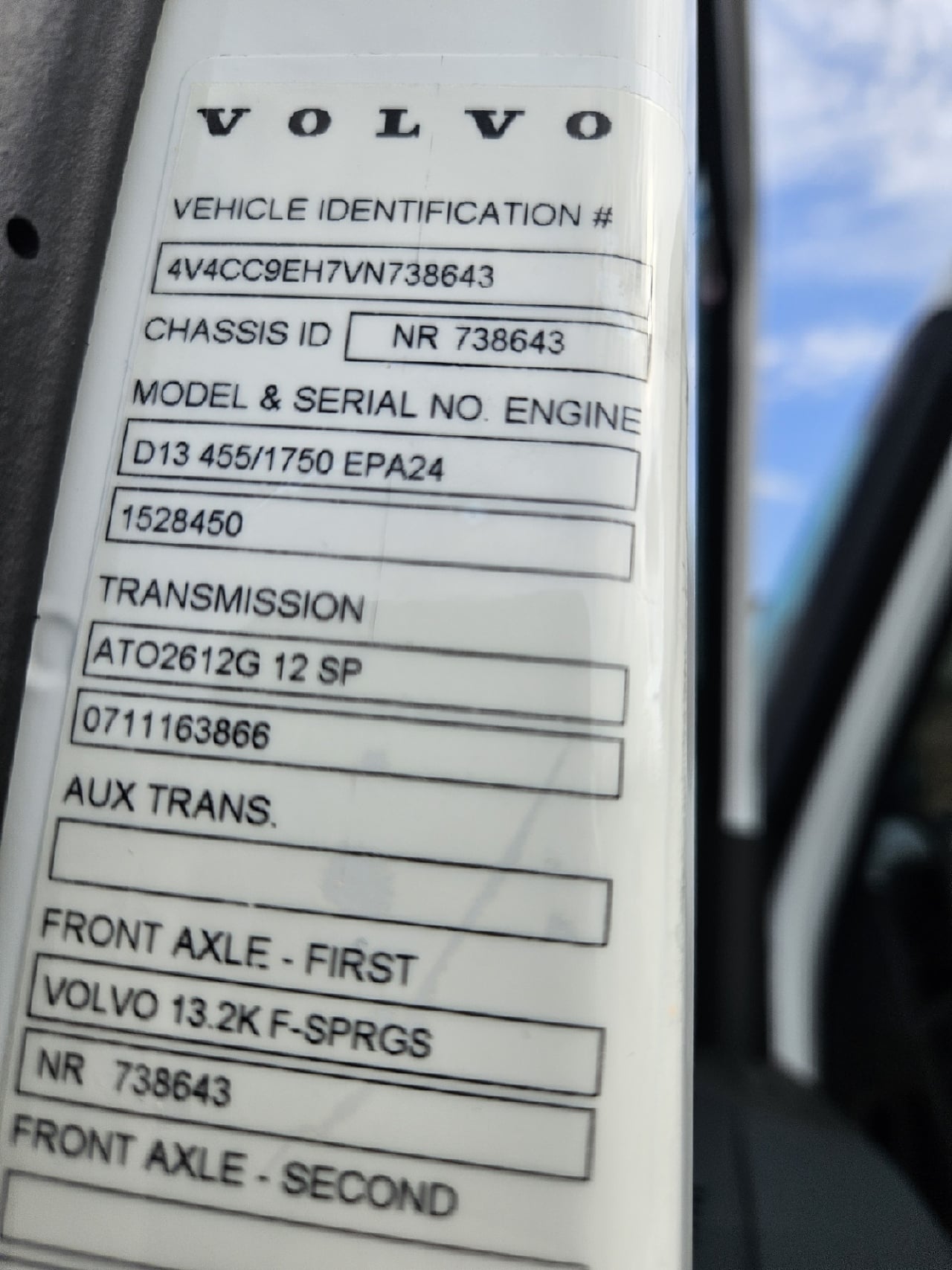 2027 Volvo VNR 640 in Kahoka, MO — photo 3