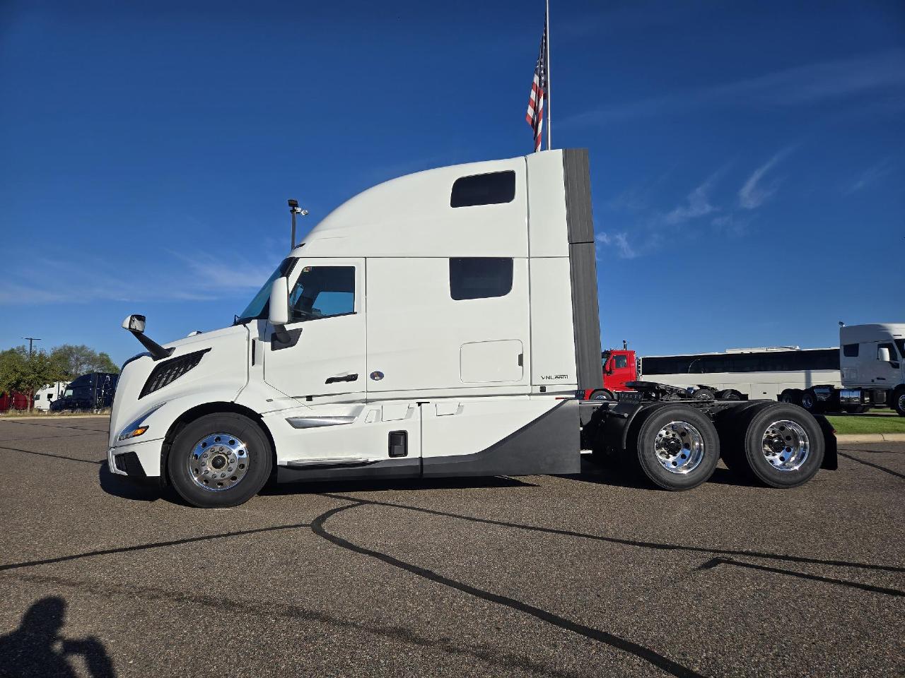 2027 Volvo VNL 860 in Elk River, MN — photo 2