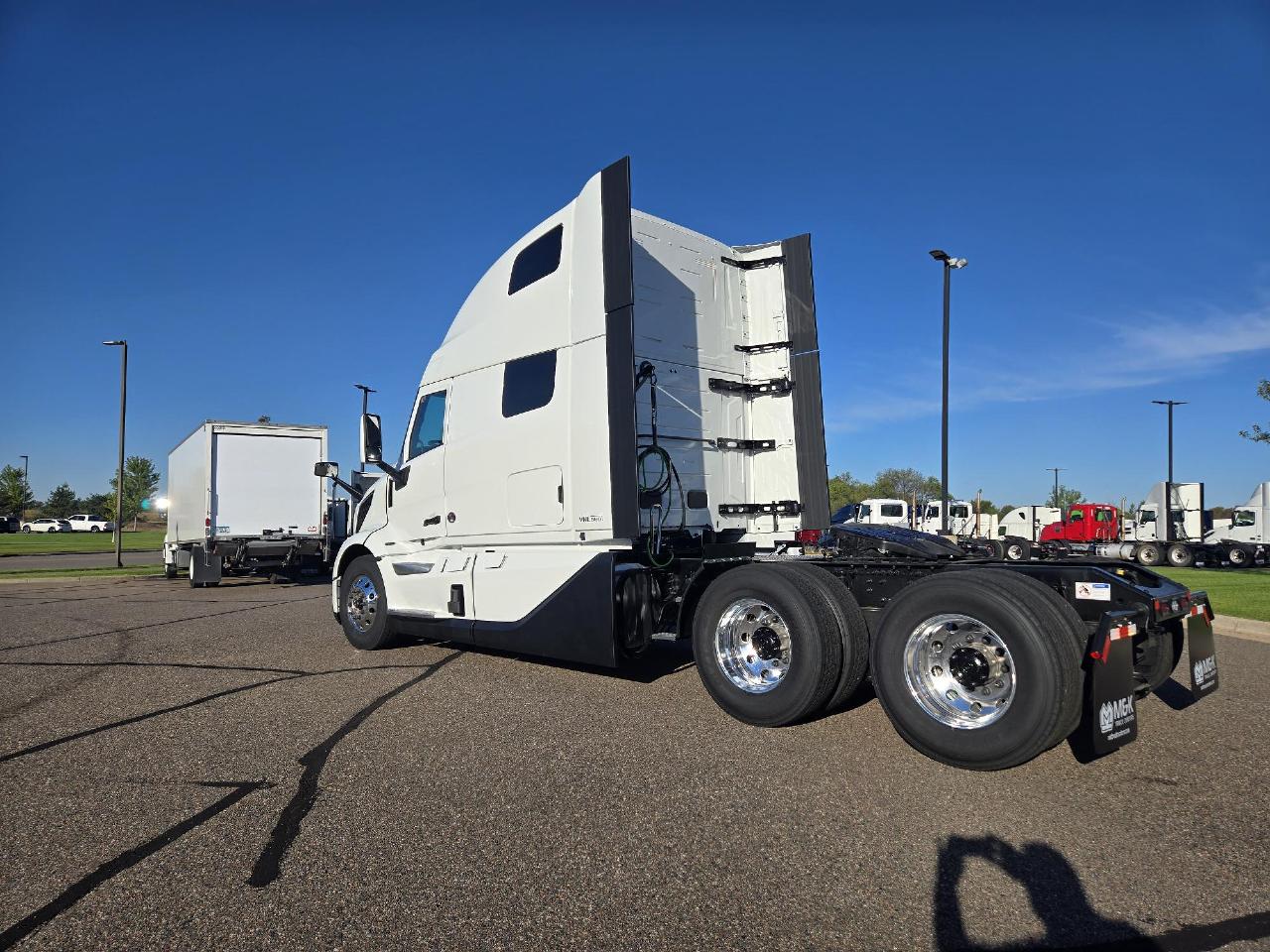 2027 Volvo VNL 860 in Elk River, MN — photo 3