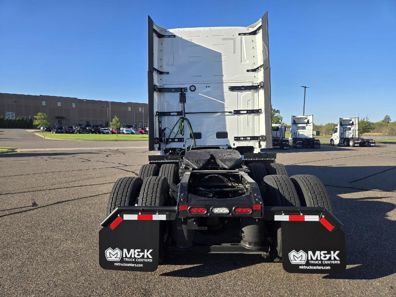 2027 Volvo VNL 860 in Elk River, MN — photo 4