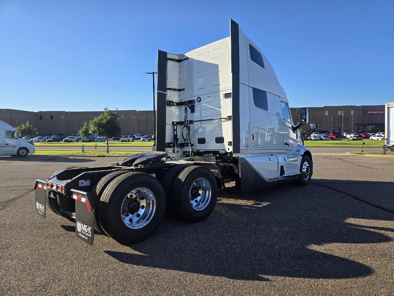 2027 Volvo VNL 860 in Elk River, MN — photo 5