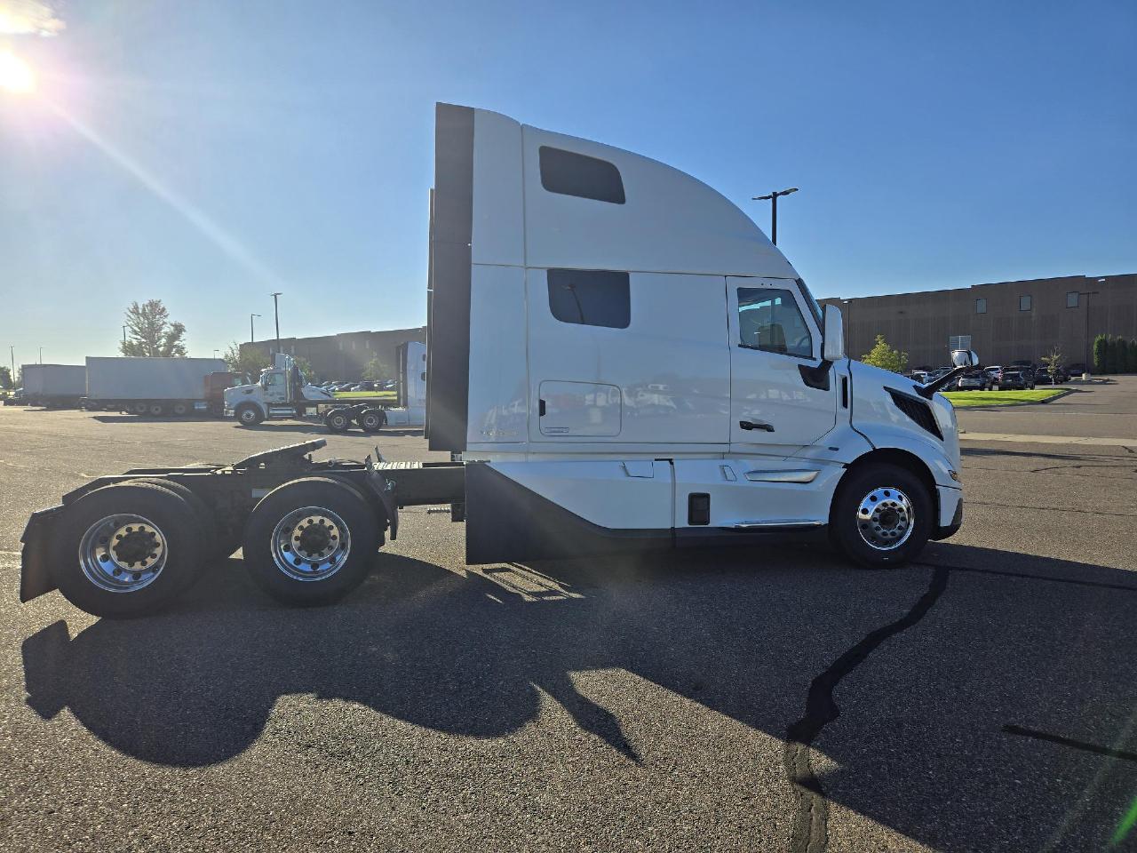 2027 Volvo VNL 860 in Elk River, MN — photo 6