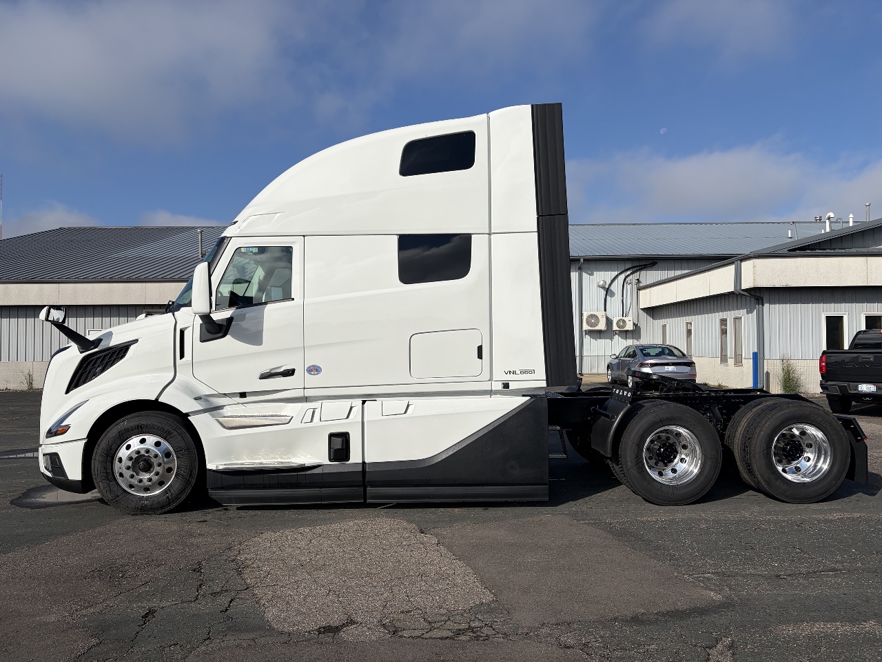 2027 Volvo VNL 860 in Sauk Rapids, MN — photo 2