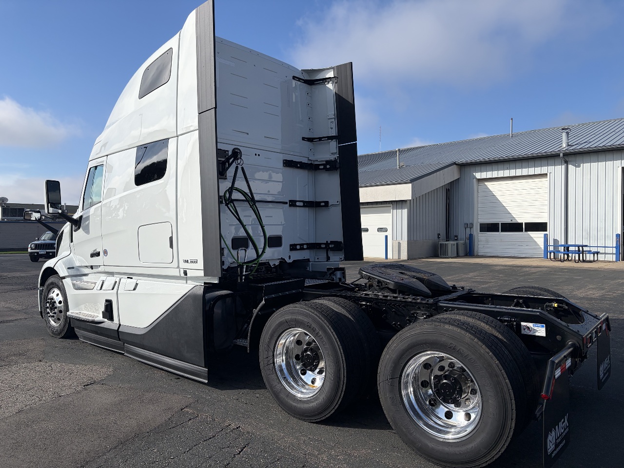 2027 Volvo VNL 860 in Sauk Rapids, MN — photo 3