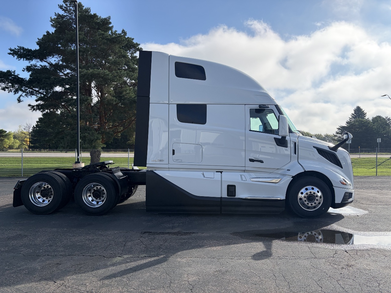 2027 Volvo VNL 860 in Sauk Rapids, MN — photo 6