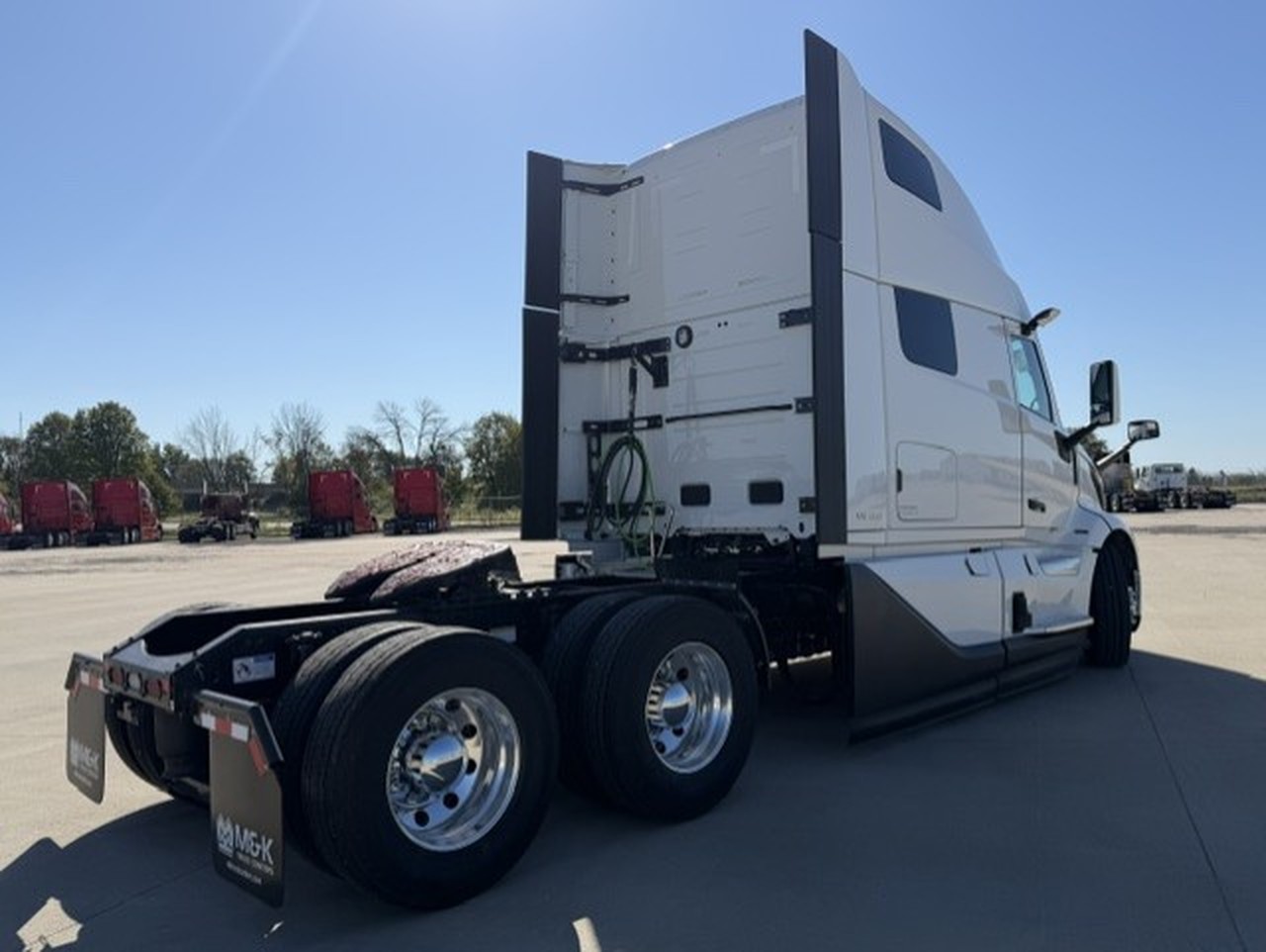 2027 Volvo VNL 860 in Waukee, IA — photo 4