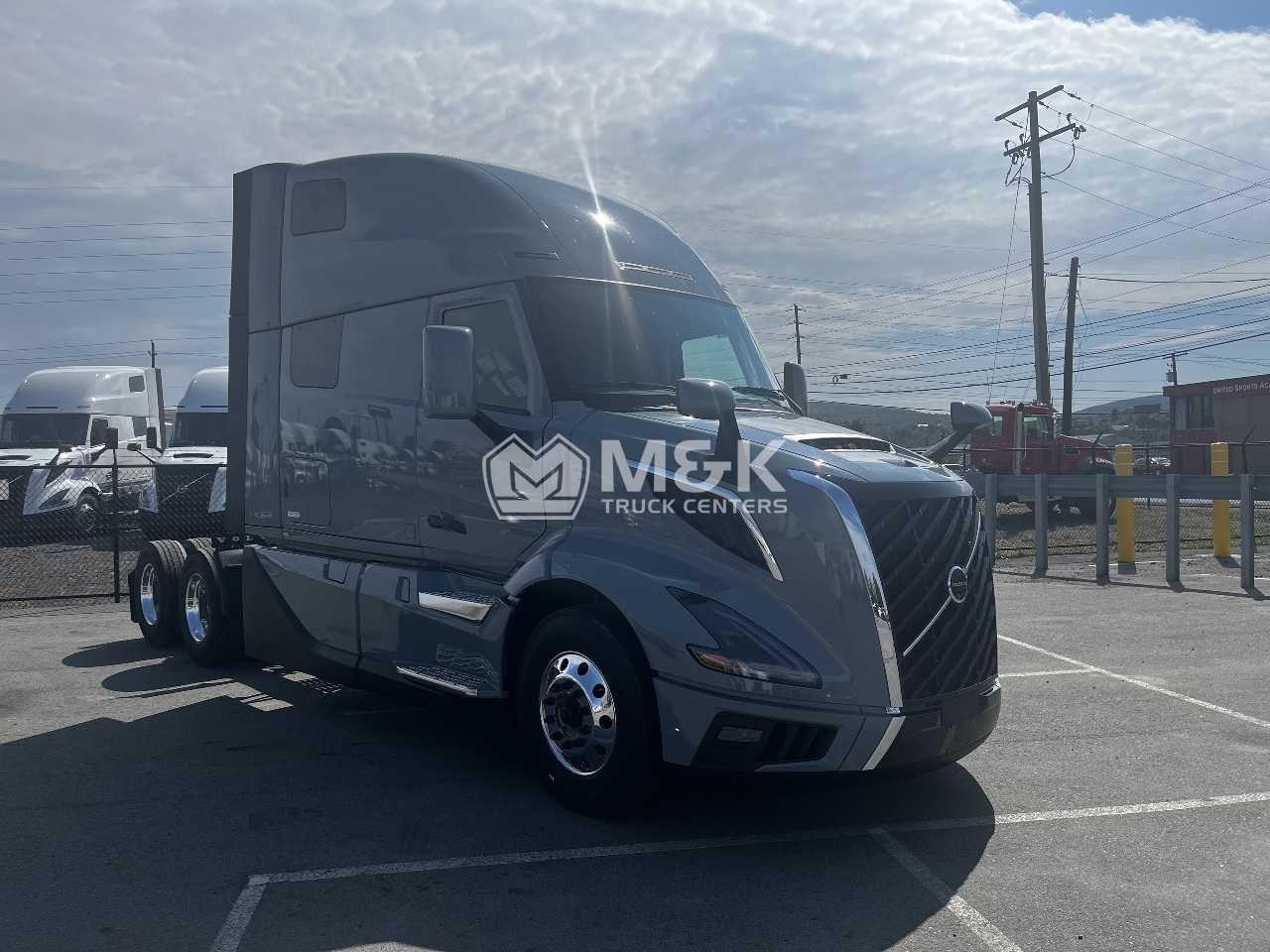 2027 Volvo VNL 860 in Dunmore, PA — photo 2