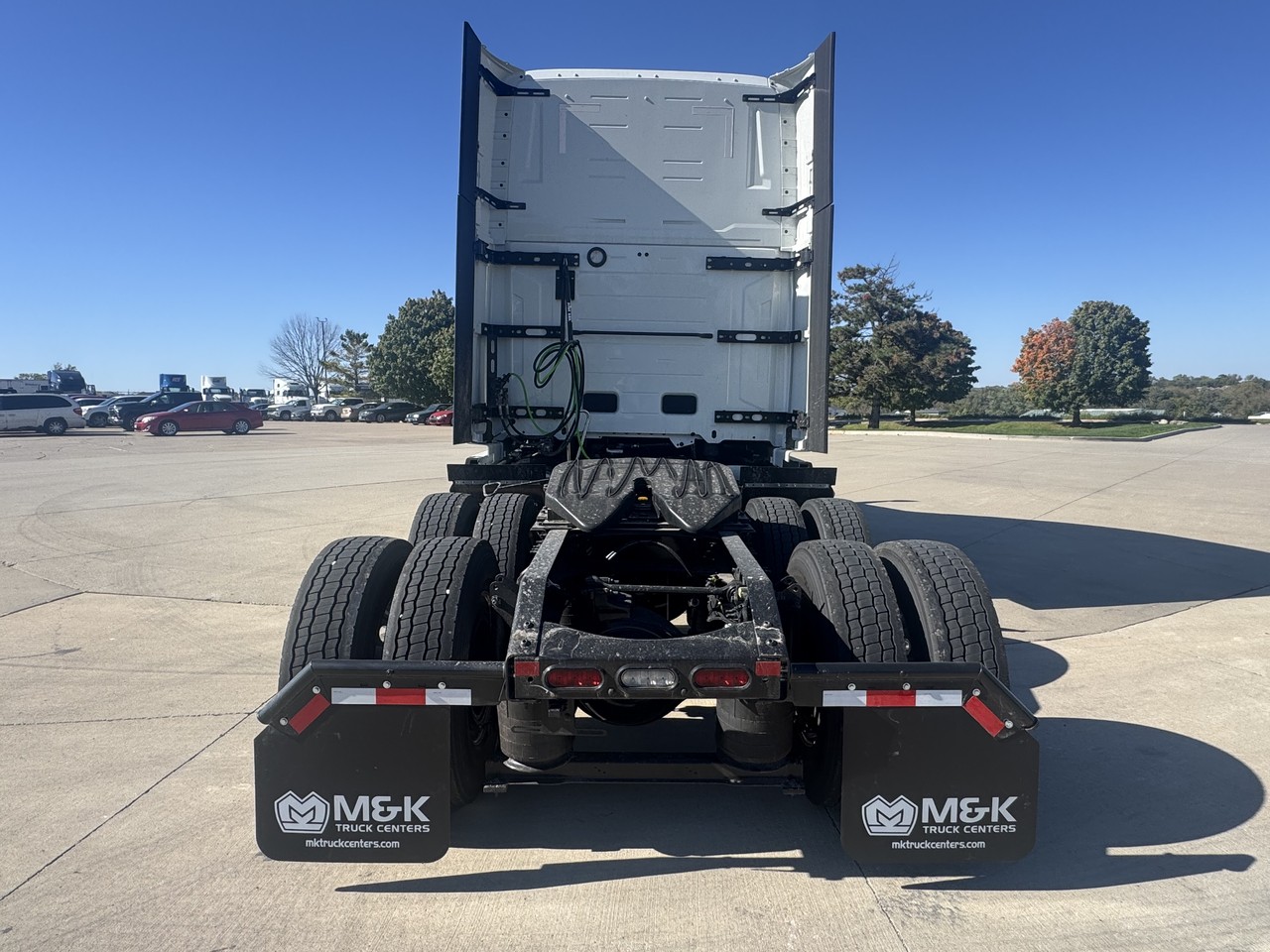 2027 Volvo VNL 860 in Waukee, IA — photo 3