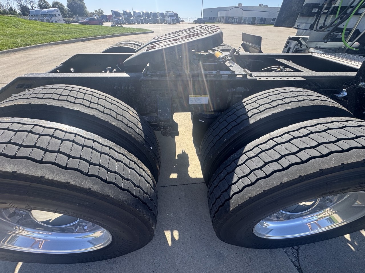 2027 Volvo VNL 860 in Waukee, IA — photo 8