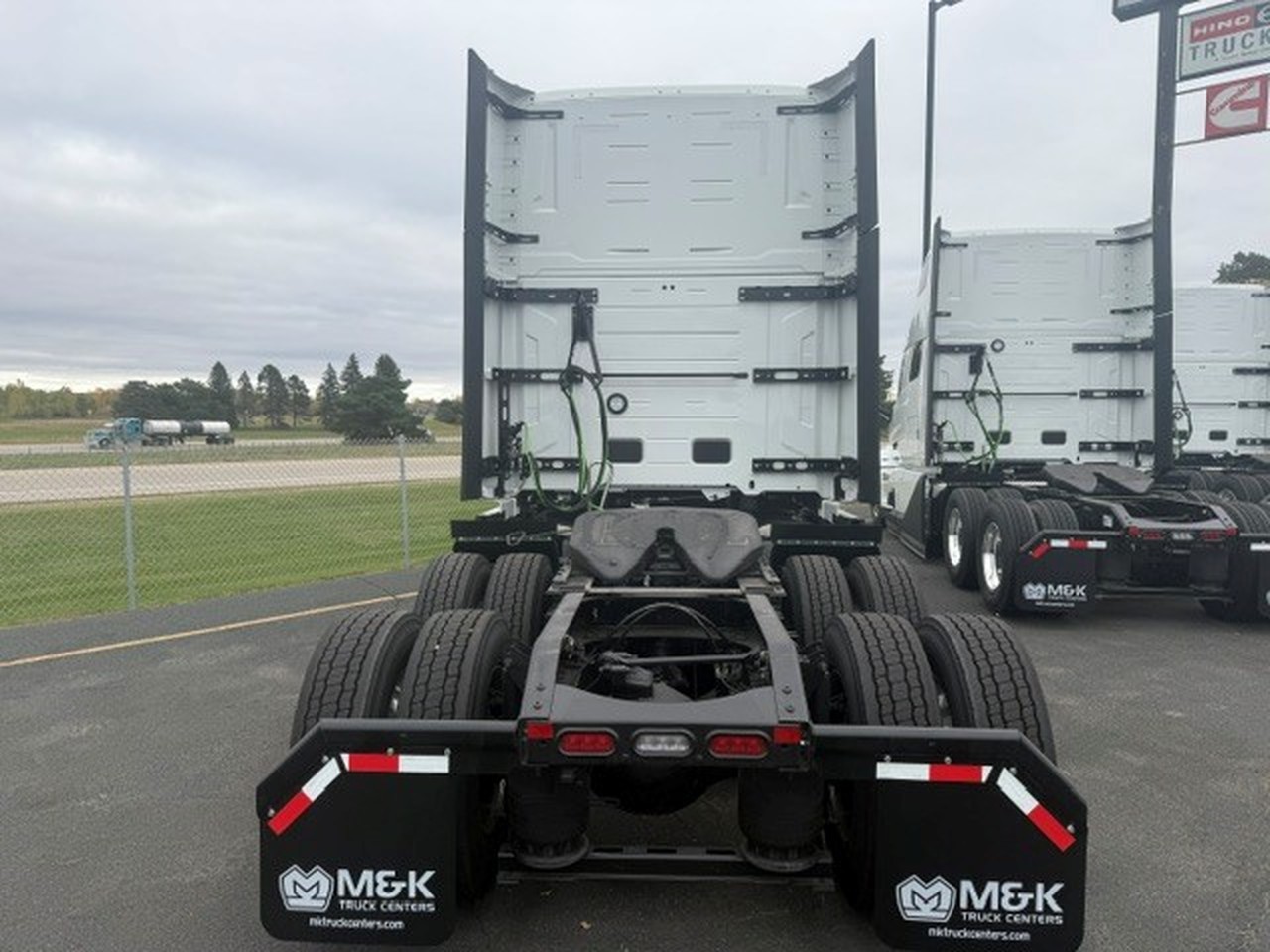 2027 Volvo VNL 860 in Sauk Rapids, MN — photo 3