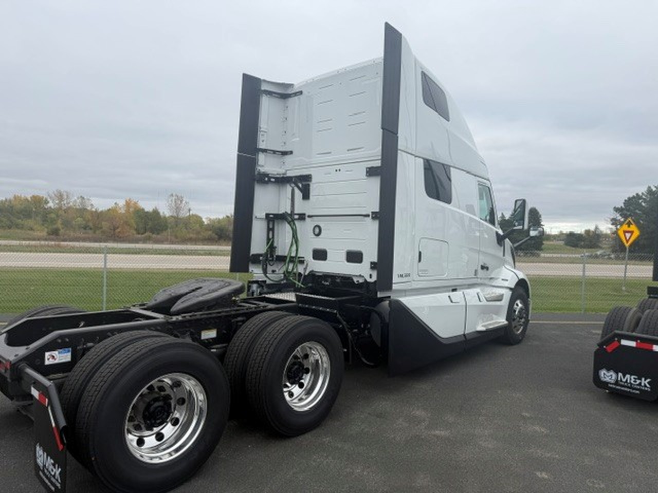 2027 Volvo VNL 860 in Sauk Rapids, MN — photo 4
