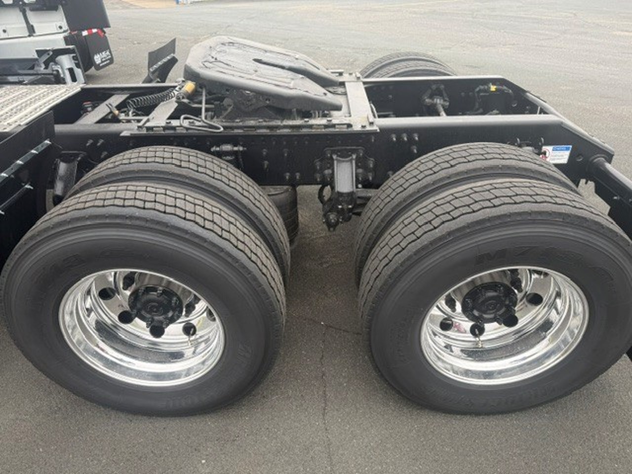 2027 Volvo VNL 860 in Sauk Rapids, MN — photo 6