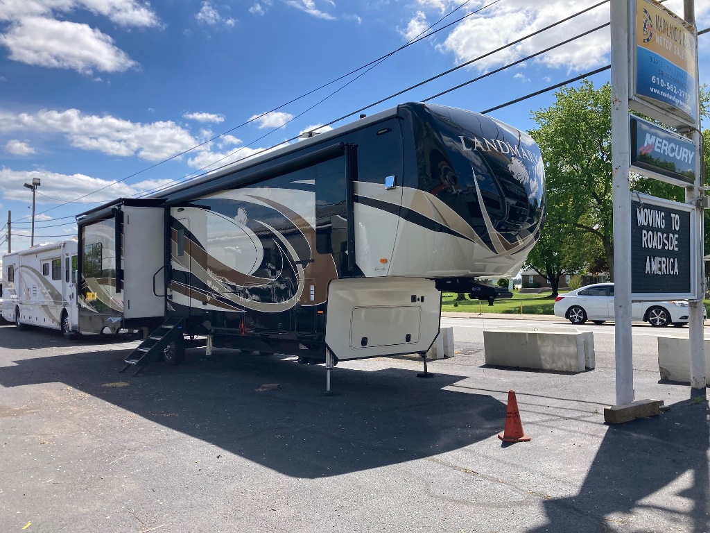 USED 2018 HEARTLAND LOUISVILLE LANDMARK 365 FIFTH WHEEL RV #1329