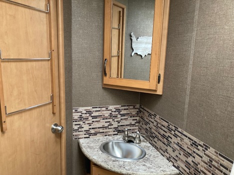 USED 2017 THOR MOTORCOACH FOURWINDS 26B CLASS C RV #1346-25