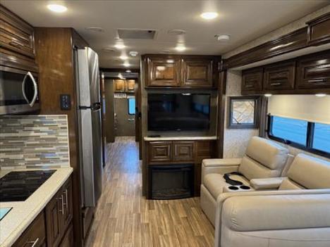 USED 2019 THOR MOTORCOACH MIRAMAX 37.1 CLASS A GAS RV #1370-30