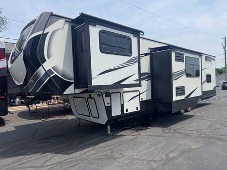 2020 Keystone RV Montana High Country 376 Fifth Wheel #1455 2020 Keystone RV Montana High Country 376 Fifth Wheel #1455