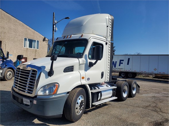 USED 2017 FREIGHTLINER CASCADIA 113 DAYCAB TRUCK #15394