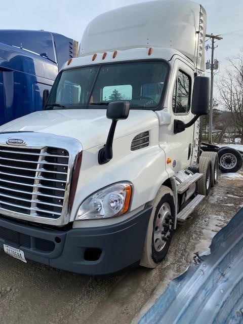 USED 2017 FREIGHTLINER CASCADIA 113 DAYCAB TRUCK #15422