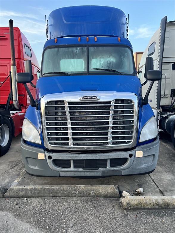 USED 2018 FREIGHTLINER CASCADIA 113 DAYCAB TRUCK #15639