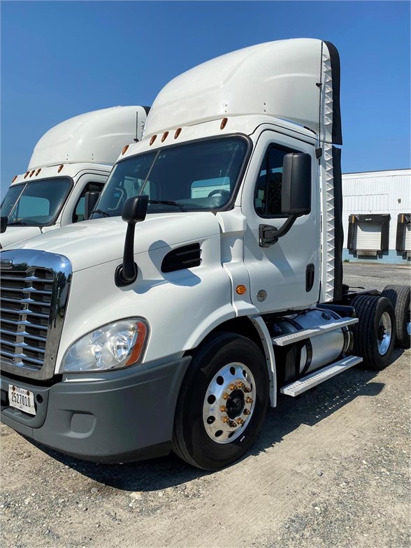 USED 2017 FREIGHTLINER CASCADIA 113 DAYCAB TRUCK #15704