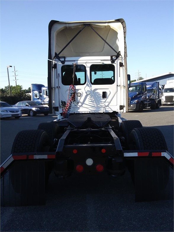 USED 2017 FREIGHTLINER CASCADIA 113 DAYCAB TRUCK #15710